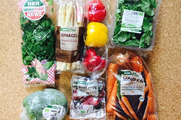 Gemüse in Plastik verpackt