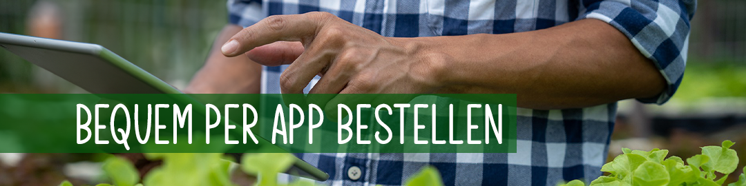 KI generiert: Person benutzt Tablet im Gemüsegarten. Text: "BEQUEM PER APP BESTELLEN".