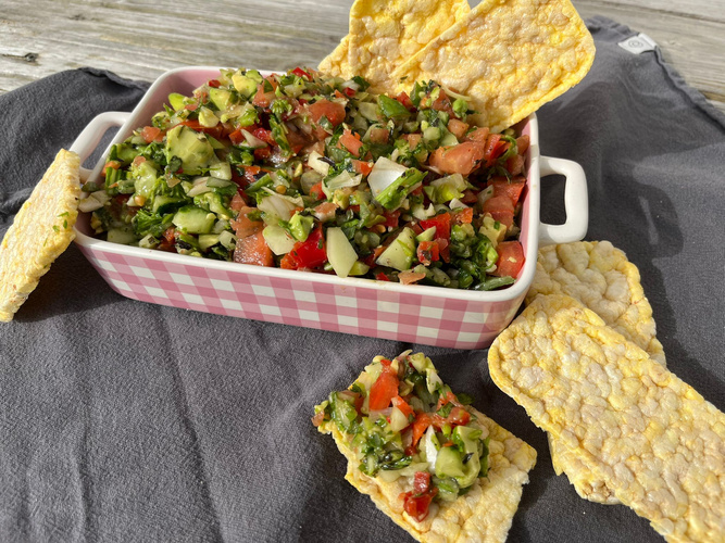 Rezeptbild für Gehackter Salat mit Maiswaffeln