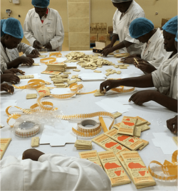 Produktfoto zu "Decolonize Chocolate" Film zur Fair Afric Schokolade