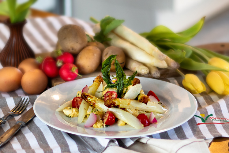 Spargel-Salat mit Kartoffeln