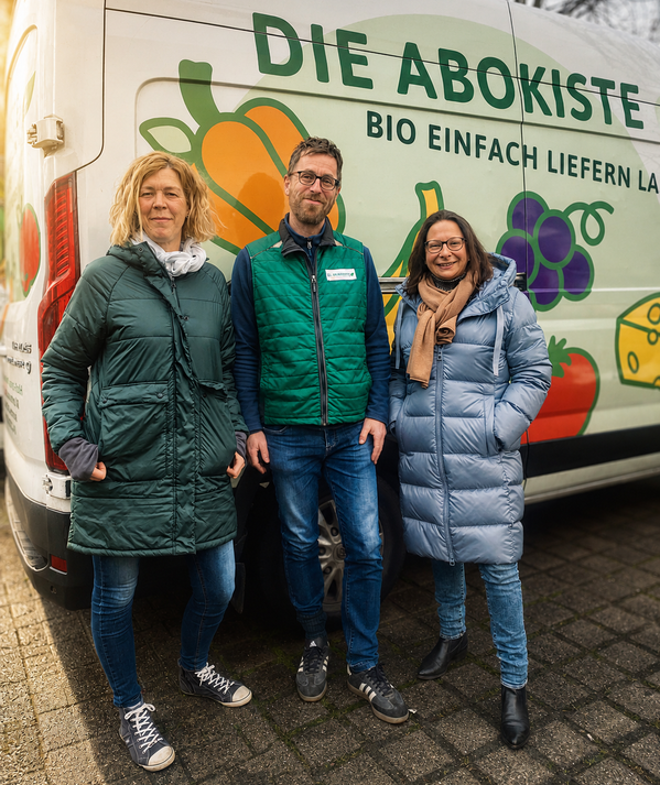 KI generiert: Drei Personen stehen vor einem Lieferwagen mit der Aufschrift „DIE ABOKISTE".