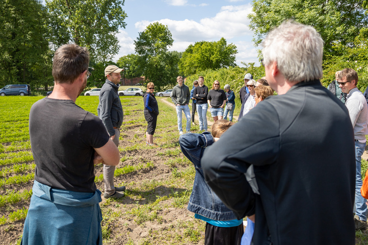 Besuch auf dem Biohof Schulz-Wethmar