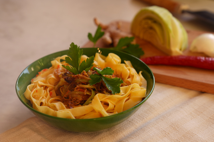 Tagliatelle mit pikantem Weisskohl