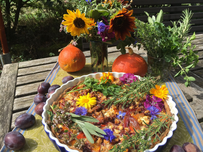 Kürbistarte mit Zwetschgen