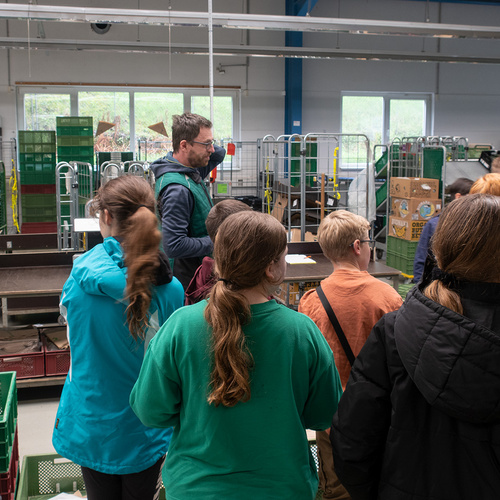 Schulklasse zu Besuch bei der Abokiste
