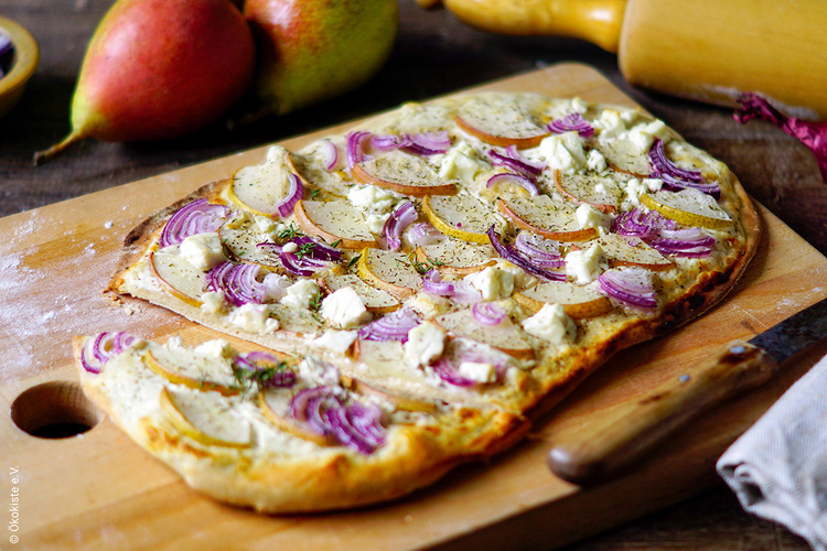 Flammkuchen mit Birnen & Ziegenkäse