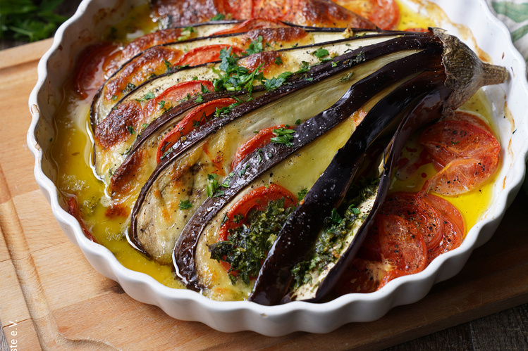 Auflaufform mit Auberginen