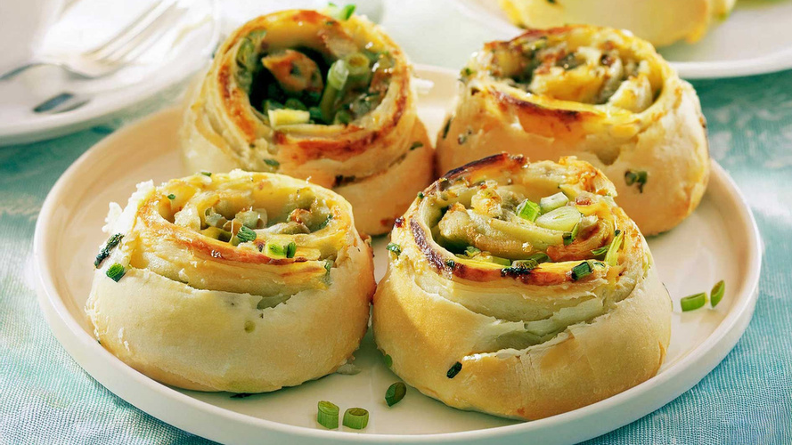 Rezeptbild für Pikante Hefeschnecken mit Porree und Schinken