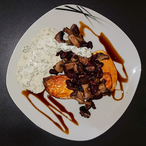 Gebackene Süßkartoffeln mit Pilzen