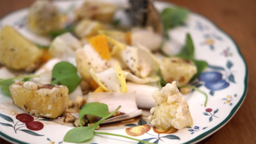 Rezeptbild für Kartoffeln geröstet mit Chicorée & Feldsalat an Honig-Balsamico Dressing