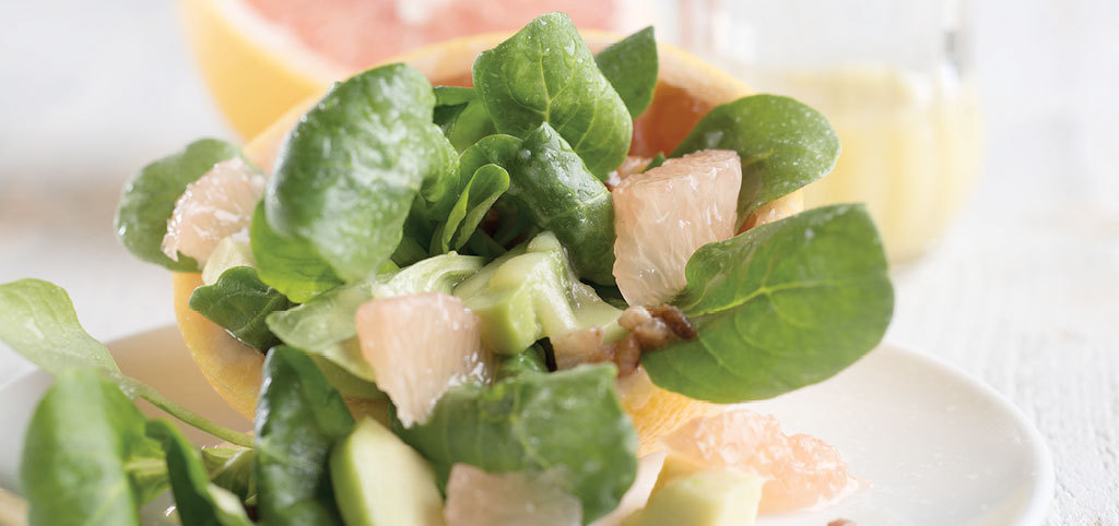 Feldsalat mit Grapefruit und Avocado