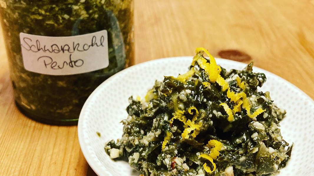 Schwarzkohlpesto