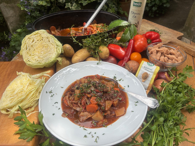 Rezeptbild für Herzhaftes Kartoffelgulasch