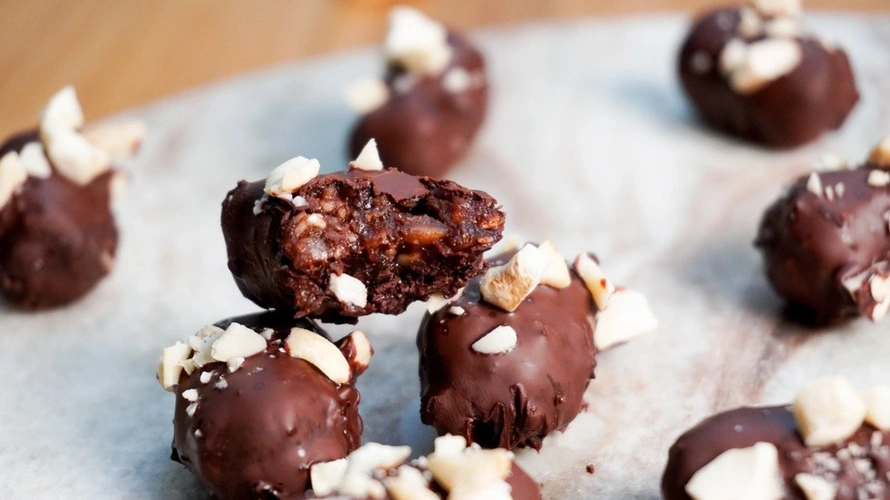 Rezeptbild für Dattel-Nuss-Orangen-Pralinen