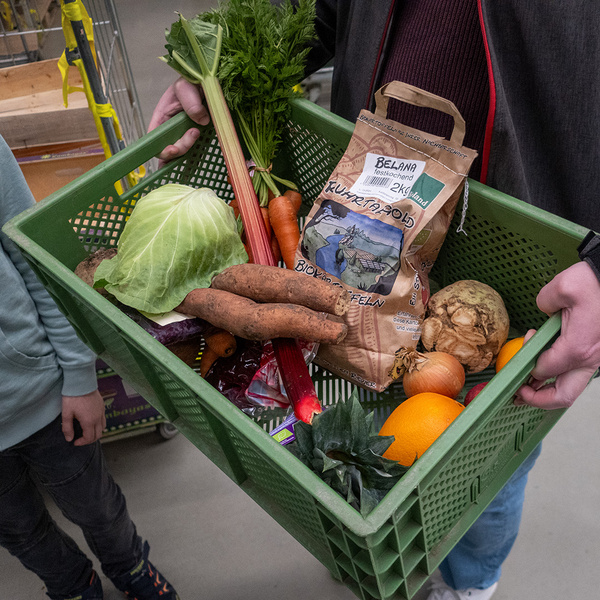 Kiste mit Gemüse