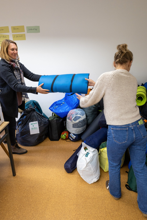 Übergabe Schlafsäcke