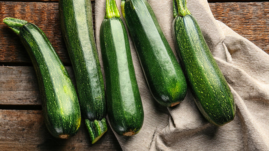 Rezeptbild für Marinierte Zucchini mit überbackenem Mozzarella