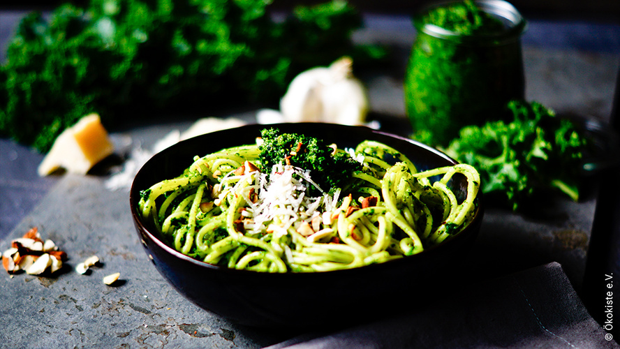 Nudeln mit Grünkohl-Pesto