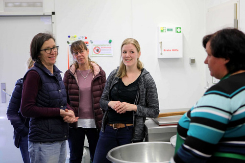 Mitarbeiter der AboKiste in der Metzgerei