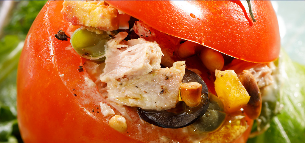 Gefüllte Tomaten mit Thunfischsalat