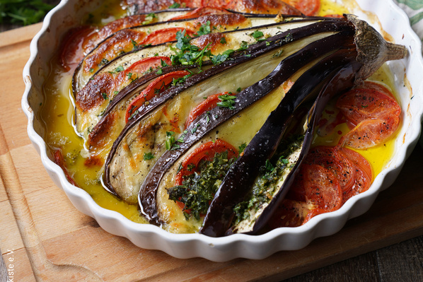 Auflaufform mit Auberginen