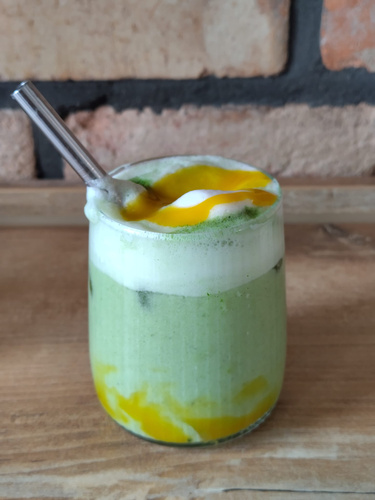 Rezeptbild für Iced Mango Matcha Latte